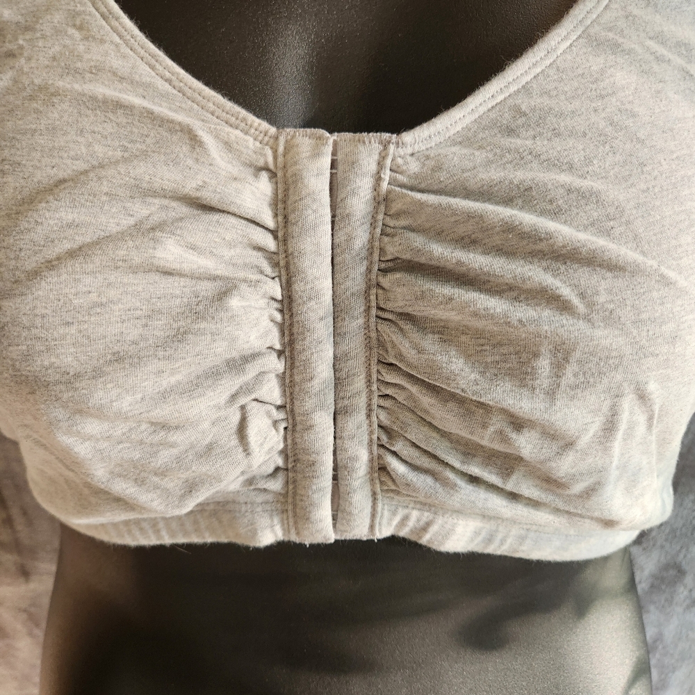 Bra- hooks in the front. Size 44 - Picture 2 of 5